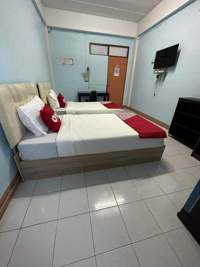 Hotel OYO 428 Pha Mansion Chachoengsao Exterior foto